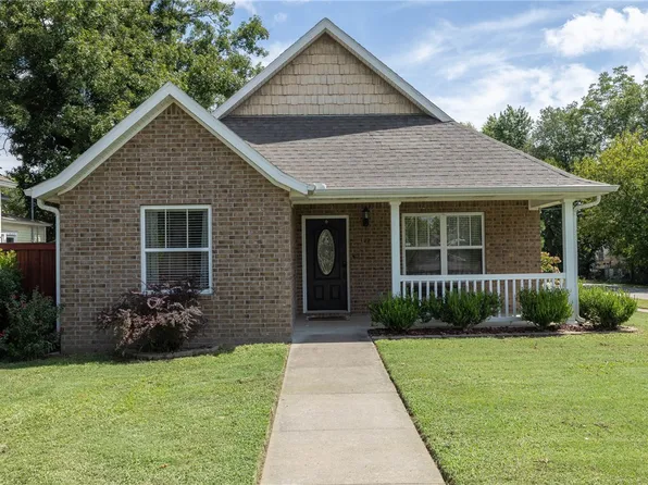 122 S Collins Ave, Gentry, AR 72734