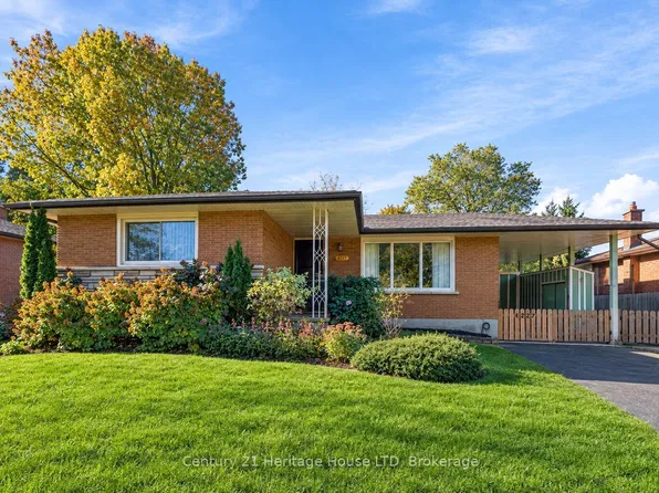 4227 Pettit Ave, Niagara Falls, ON L2E 6K6