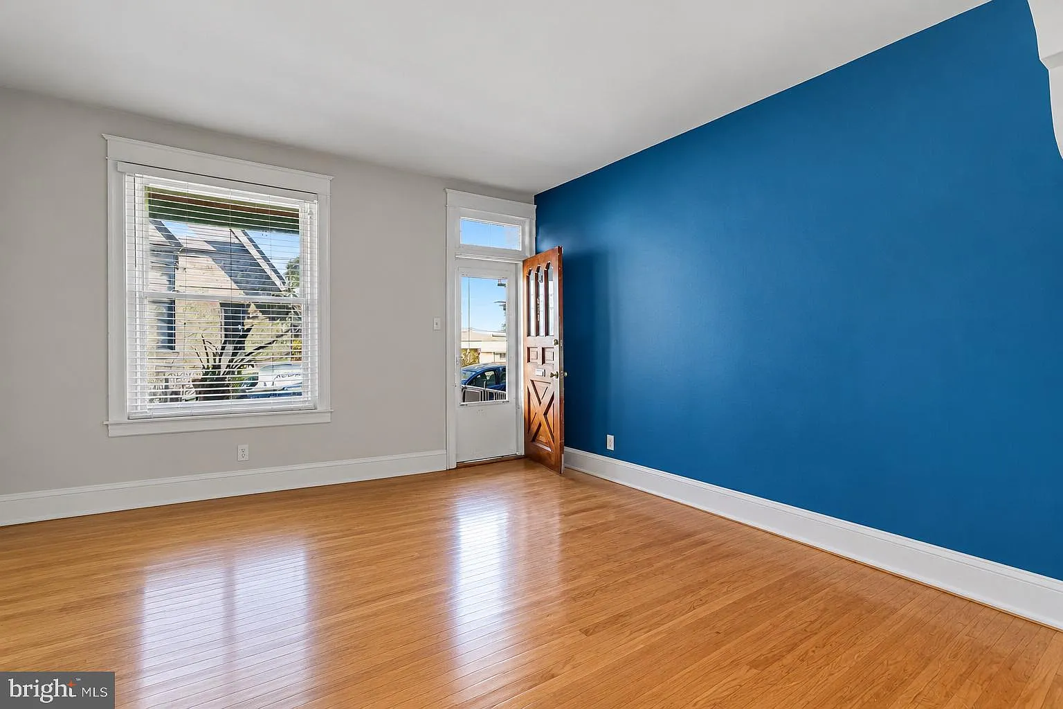 3 bed, 1.0 bath, 1344 sqft, $2,200 — Photo 2