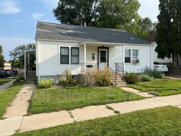 1304 E 4th St APT 1
