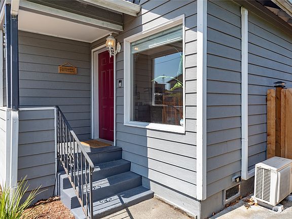3rd image of 931 W 10th Street
