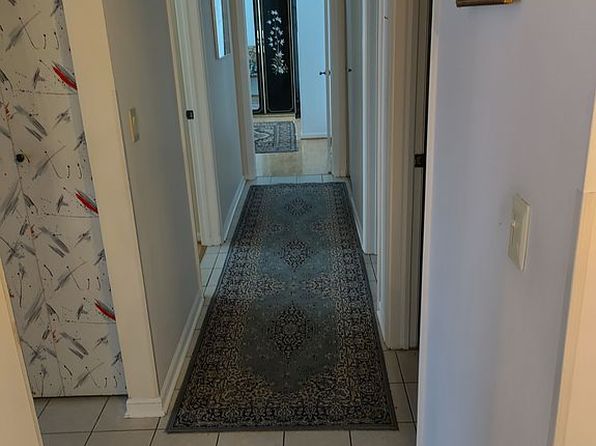 250 W Parliament Pl APT 118, Mount Prospect, IL 60056