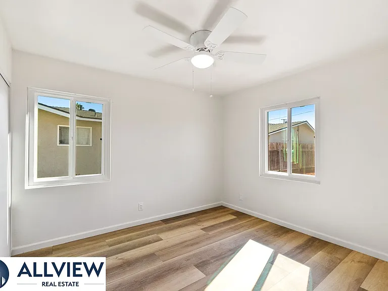 452 South Shaffer Street — Photo 11