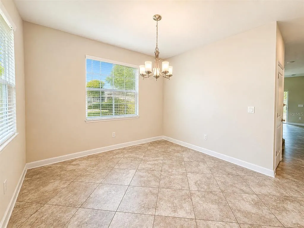 5 bed, 3.0 bath, 2748 sqft, $3,200 — Photo 4