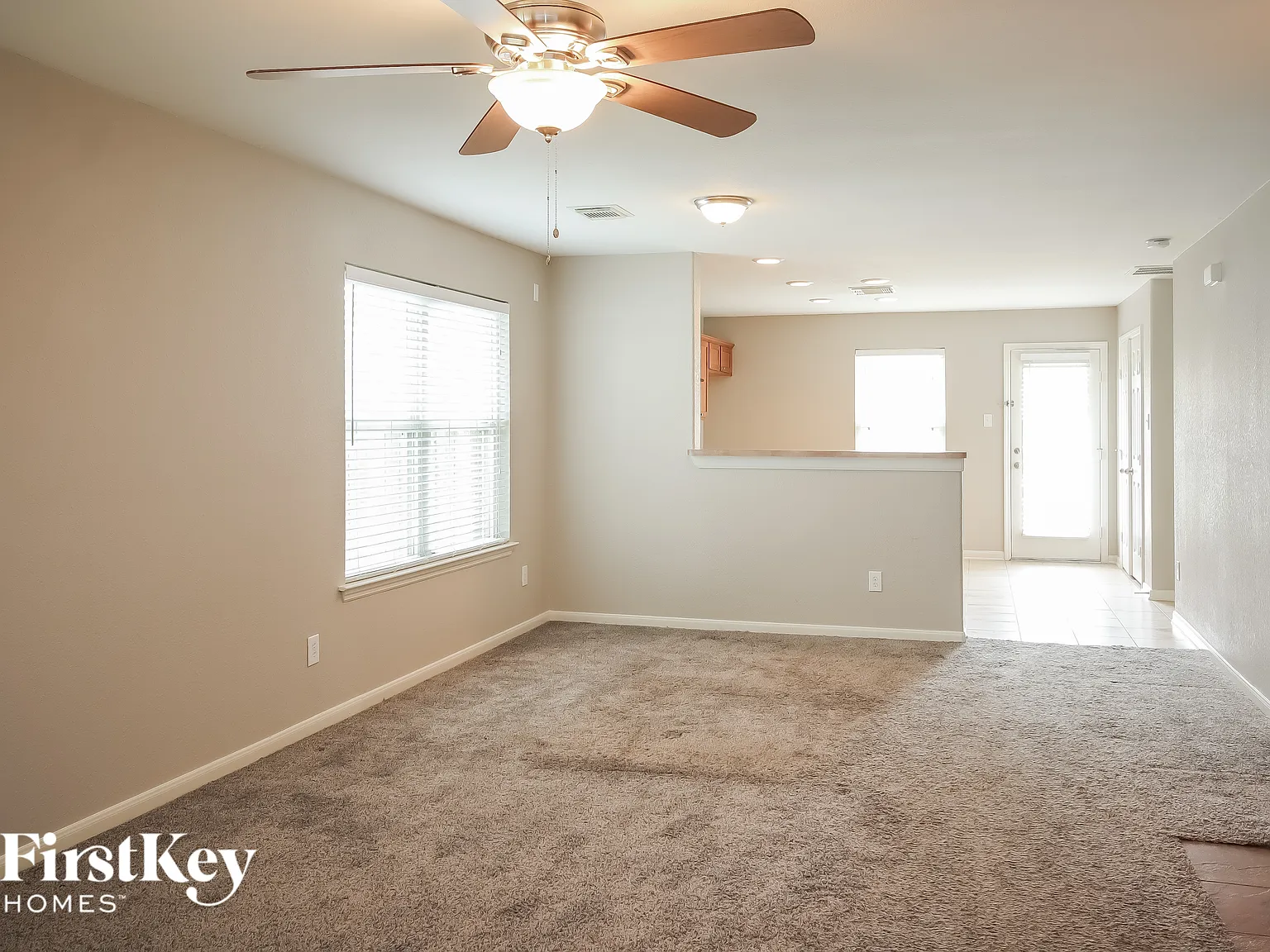 3 bed, 2.0 bath, 1206 sqft, $2,000 — Photo 2