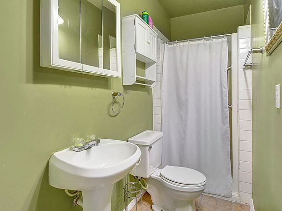 5th image of 746 Goss Dr #A
