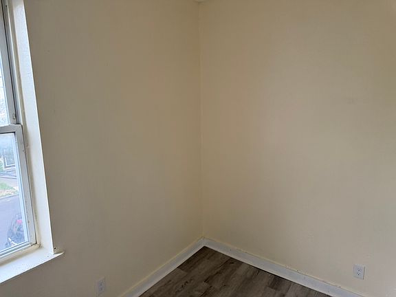 3rd image of 318 E Division St APT 2