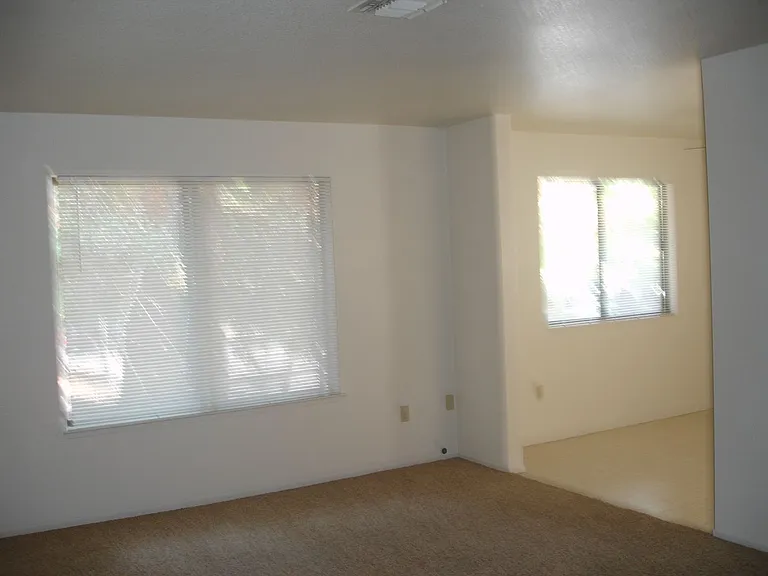 2 Lorayne Ct — Photo 9
