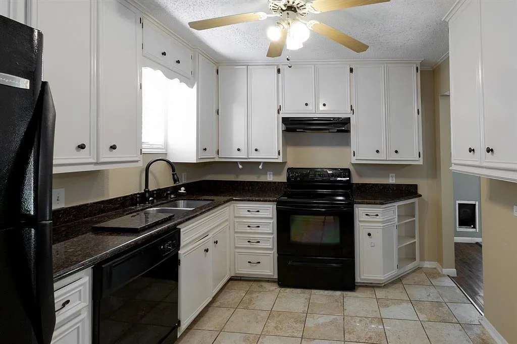 3 bed, 2.0 bath, 1163 sqft, $1,475 — Photo 3