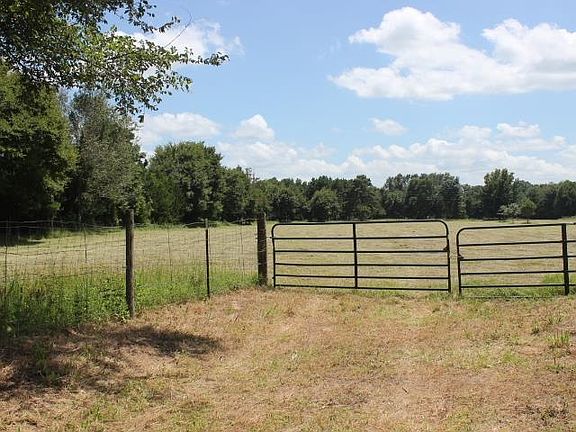 3rd image of 19762 Fm 2208