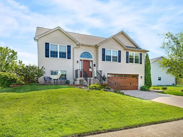 402 Savoy Dr, Shorewood, IL 60404