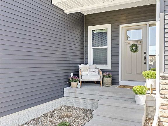 4th image of 520 Grant Avenue Cir
