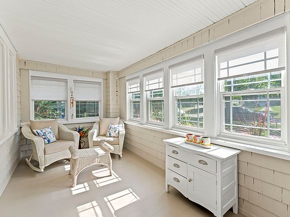 3rd image of 381 N Montclair Ave