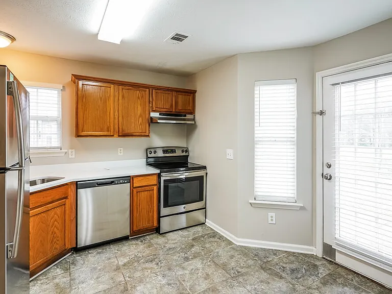 1825 Lakewood Village Dr — Photo 11