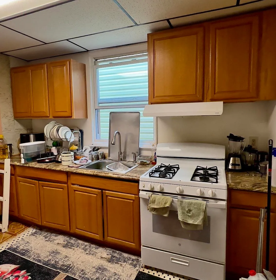 2 bed, 1.0 bath, $2,000 — Photo 2