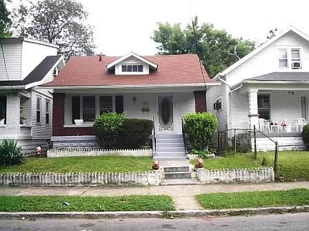 1st image of 822 S 33rd St