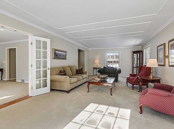 3rd image of 2821 White Pine Dr