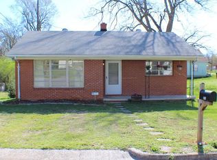 210 Wildwood Ln, Burlington, NC 27215