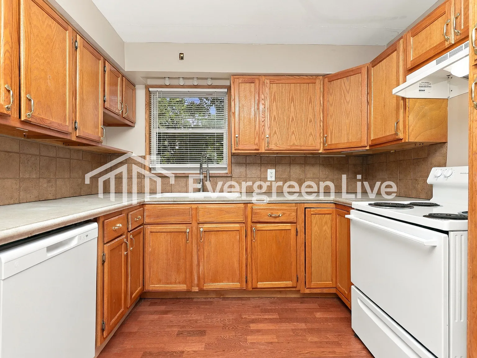 4 bed, 2.0 bath, 1147 sqft, $1,595 — Photo 3
