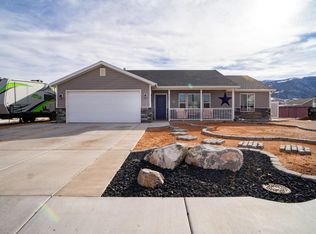 4406 N Prospector Ln, Enoch, UT 84721