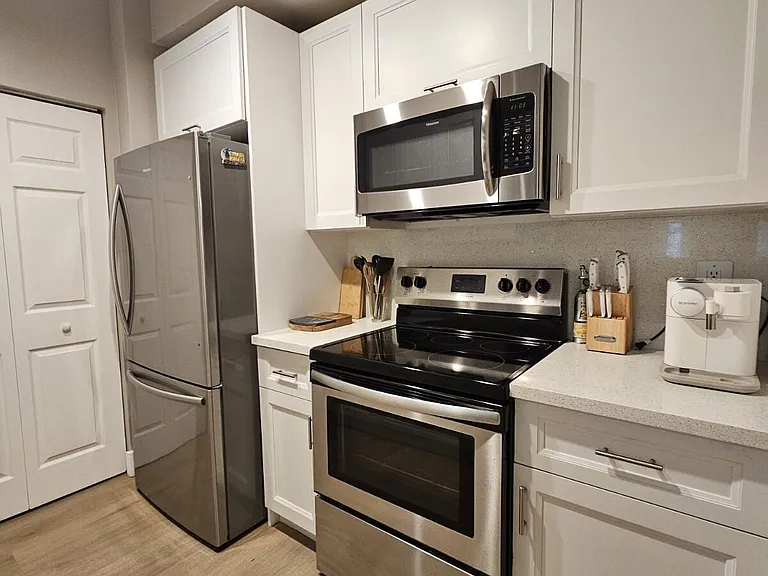 780 Sapodilla Ave #105 — Photo 5