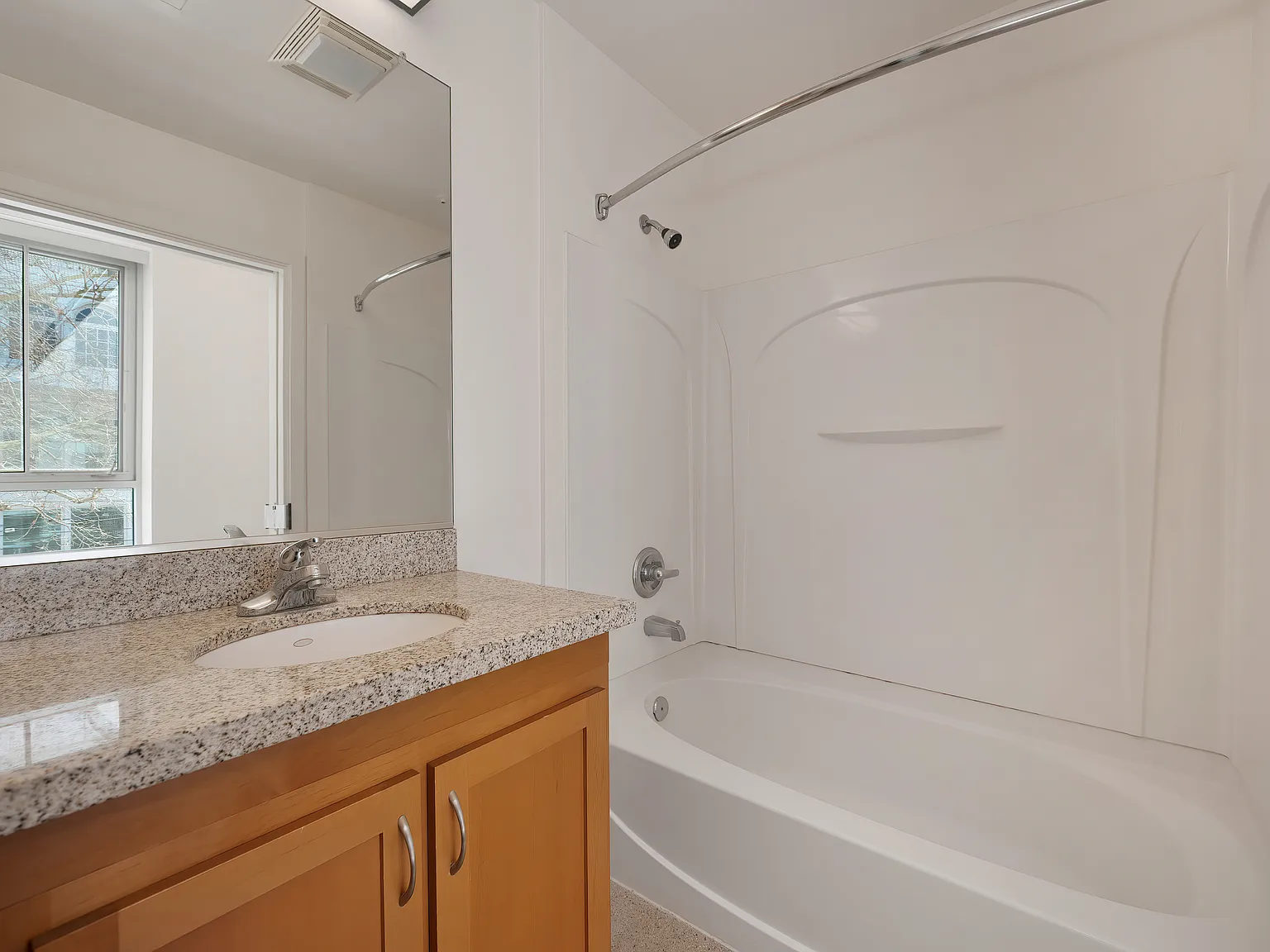1 bed, 708 sqft, $1,895 — Photo 3