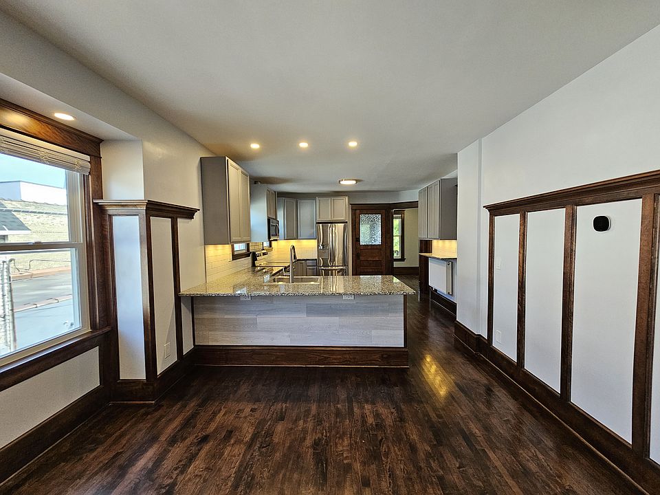 Dining Room has fully insulated bay windows and eat-at-counter equipped with power outlets.