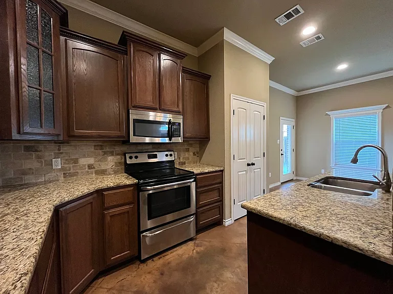 3113 Silver Saddle Dr — Photo 8