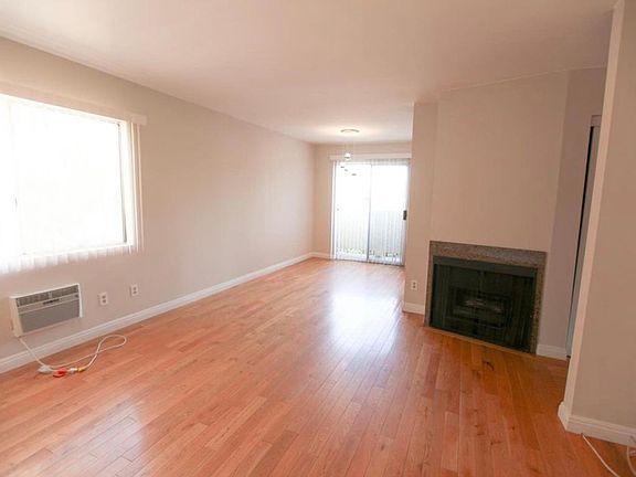 4th image of 833 S Orange Grove Ave #4