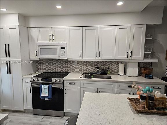 2nd image of 1550 NE 191st St APT 107