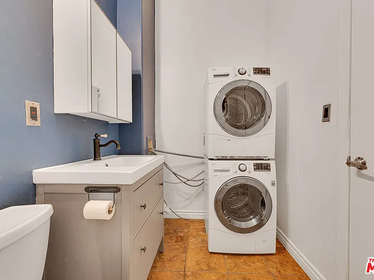 215 W 7th St #811 — Photo 23