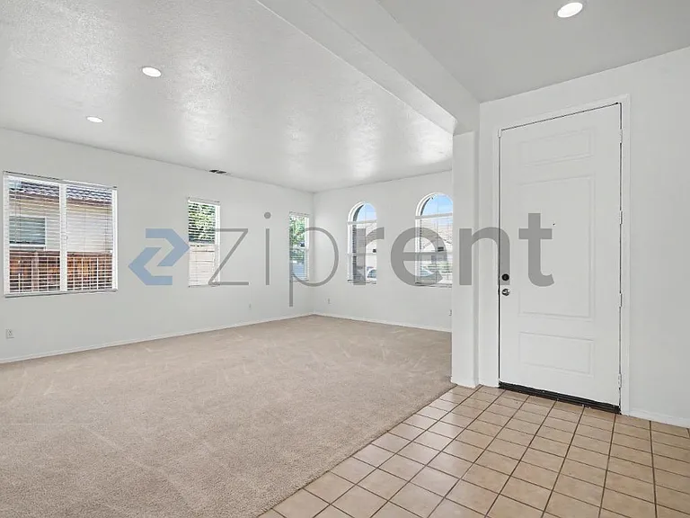 1854 Bankstown Way — Photo 3