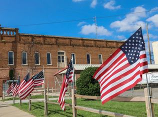 210 N Main St, Winnsboro, TX 75494