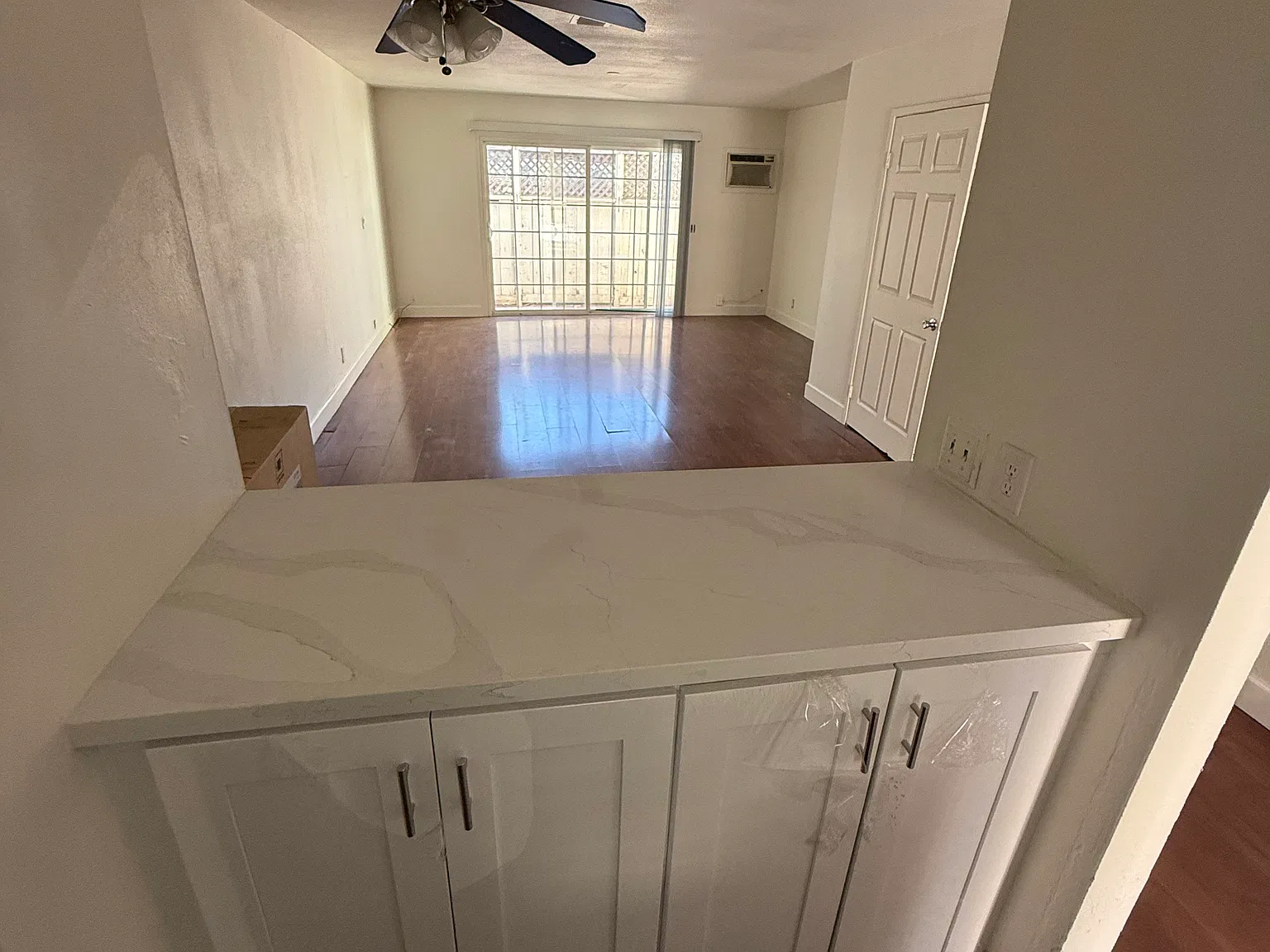 2 bed, 1.5 bath, 1100 sqft, $2,449 — Photo 2