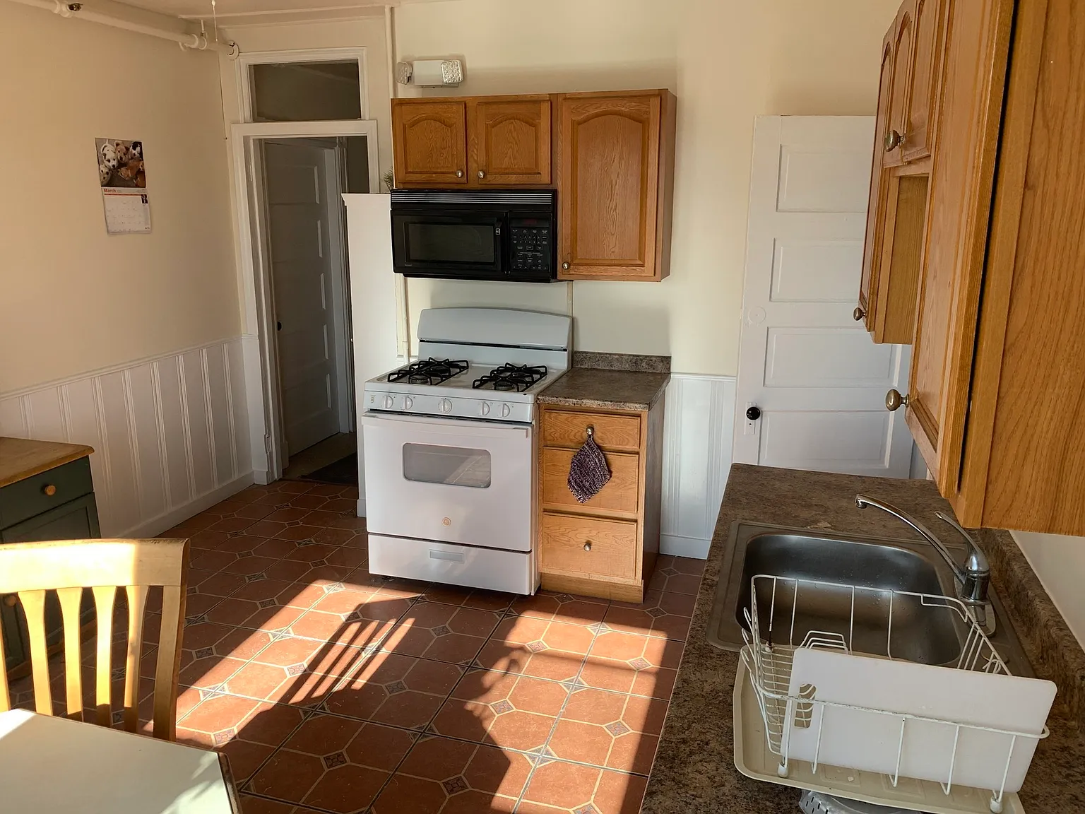 1 bed, 1.0 bath, 100 sqft, $1,200 — Photo 3