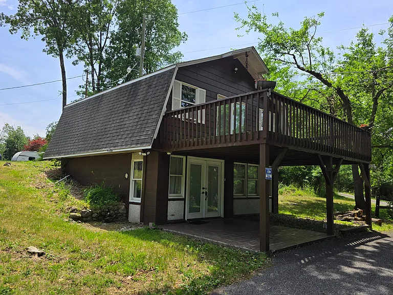 113 Tyler Dr — Photo 2
