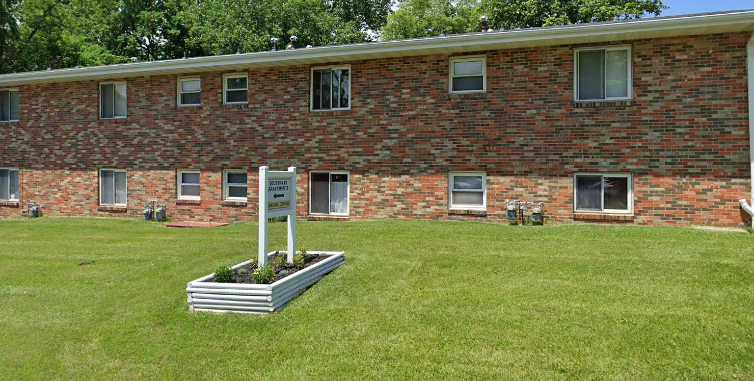 911 Ashland Rd — Photo 2