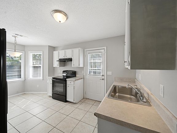 5th image of 125 Auburnleaf Dr
