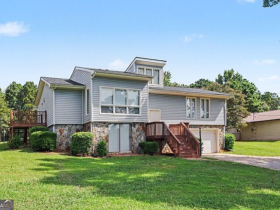 3rd image of 114 Meadowland Trl