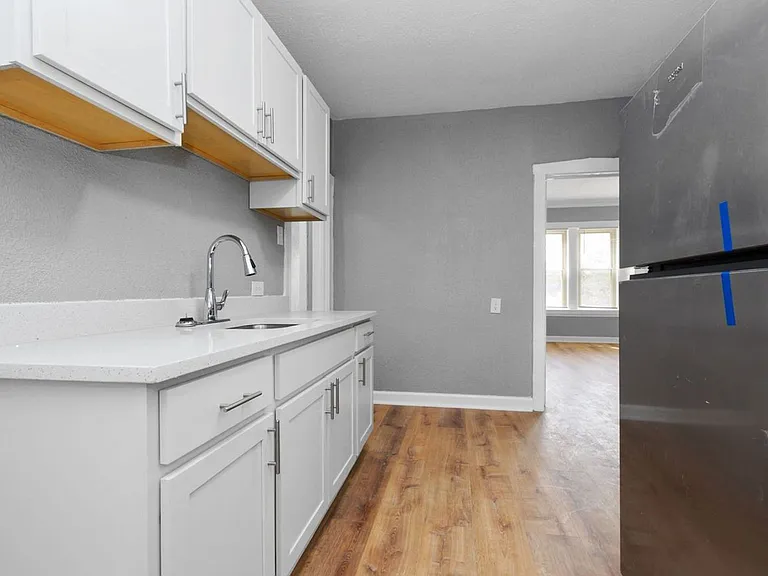 7556-58 S. Calumet Ave. / 320-28 E 76th St. — Photo 18