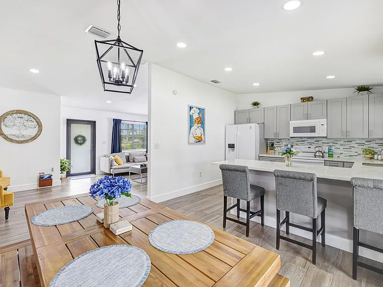13835 SW 23rd Ter — Photo 8