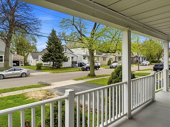 3rd image of 85 Carlyle Ave