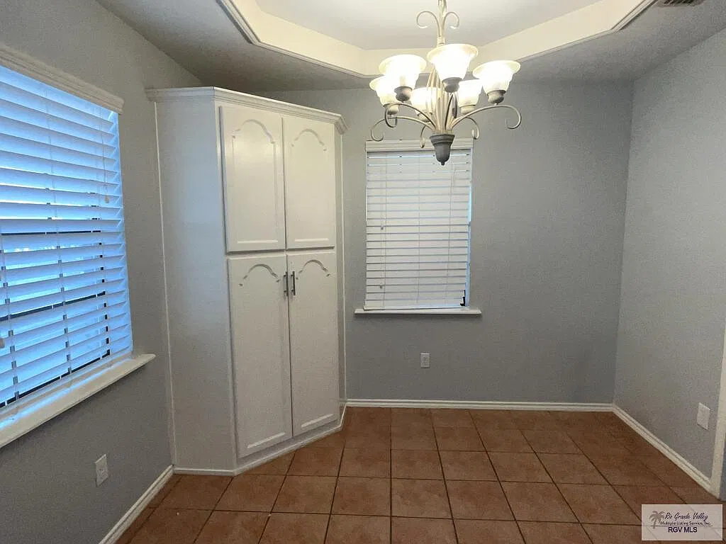 3 bed, 4.0 bath, 1600 sqft, $1,700 — Photo 2