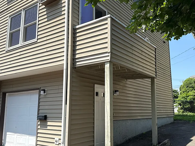 East St — Photo 27