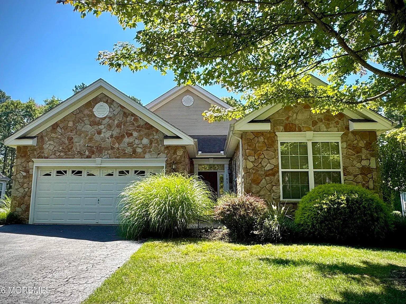 3 bed, 2249 sqft, $3,100 — Photo 2