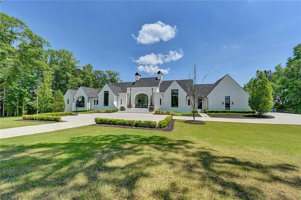 6 bed, 5.5 bath, 11000 sqft, $15,000 — Photo 4