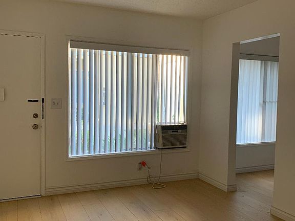 2nd image of 1537 Palm Ave APT D