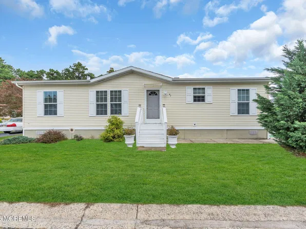 47 Kingfisher Way, Whiting, NJ 08759