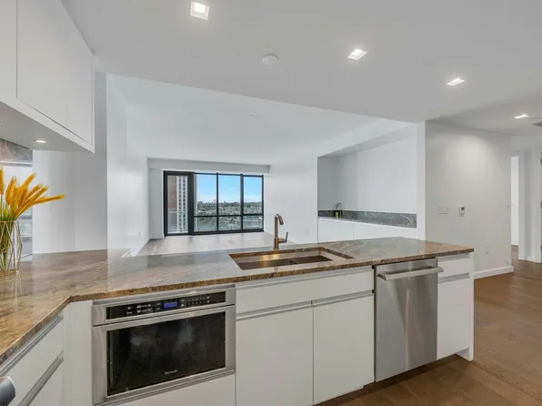 320 Adolphus Avenue image 11 of 43