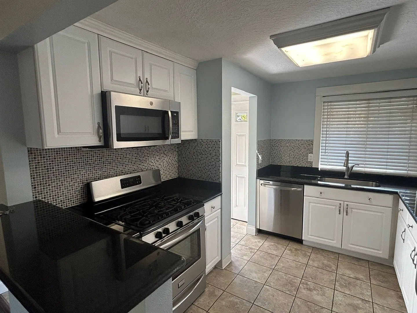 Spacious Ranch Style Home with Huge Fenced Backyard! — Photo 4